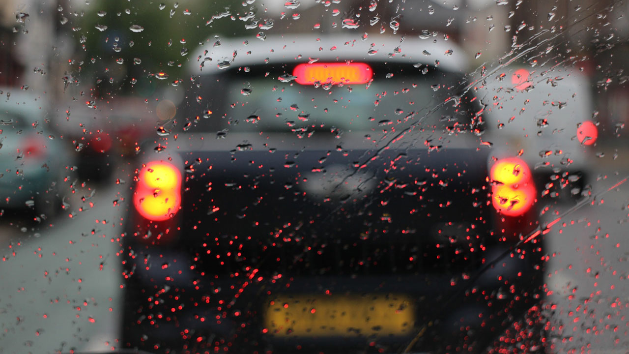 How to use AC in car during rain